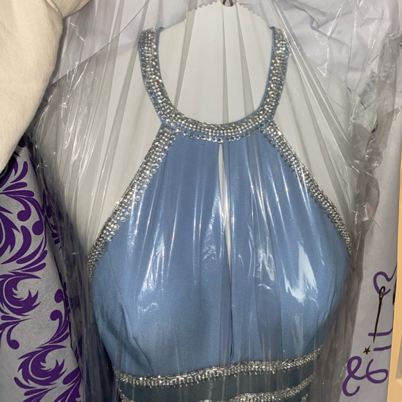 Size 4 Periwinkle Prom Dress - Picture 4 of 6